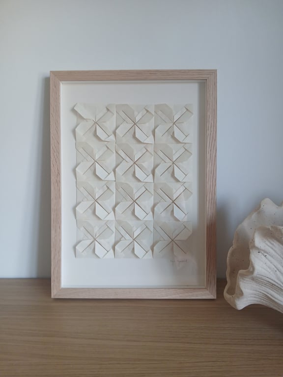 A3, Foldet papirværk, indrammet 