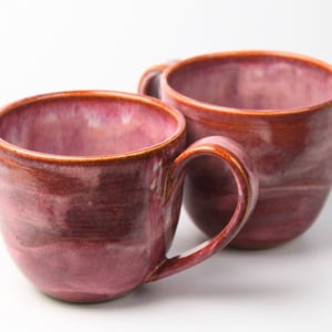 Kop i røde/lyserøde farver – produktbillede