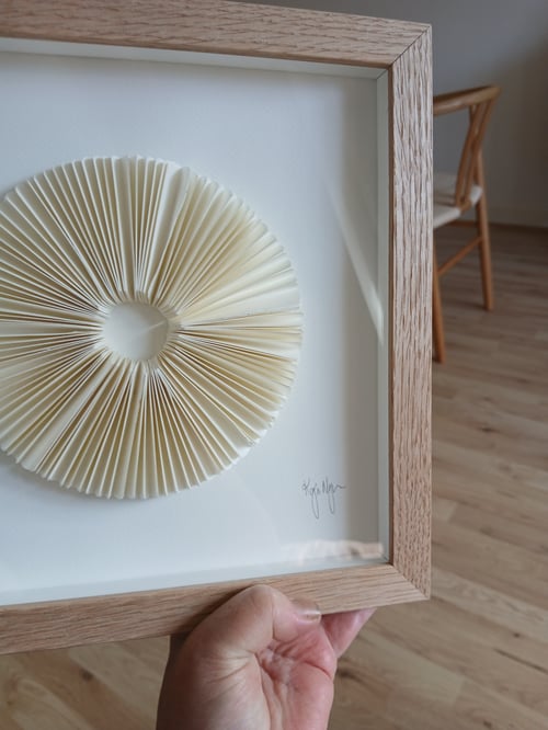 24x24cm, relief, hvid, Indrammet 