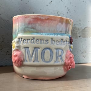 Årets Mors Dag Kop 2026 – håndlavet keramik – produktbillede