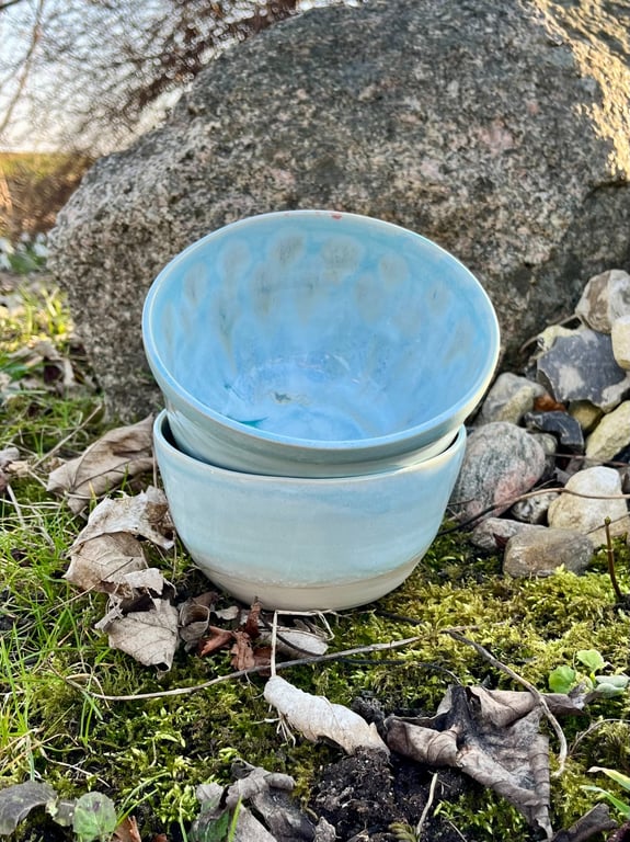 Babyblå skål – hånddrejet billede 3