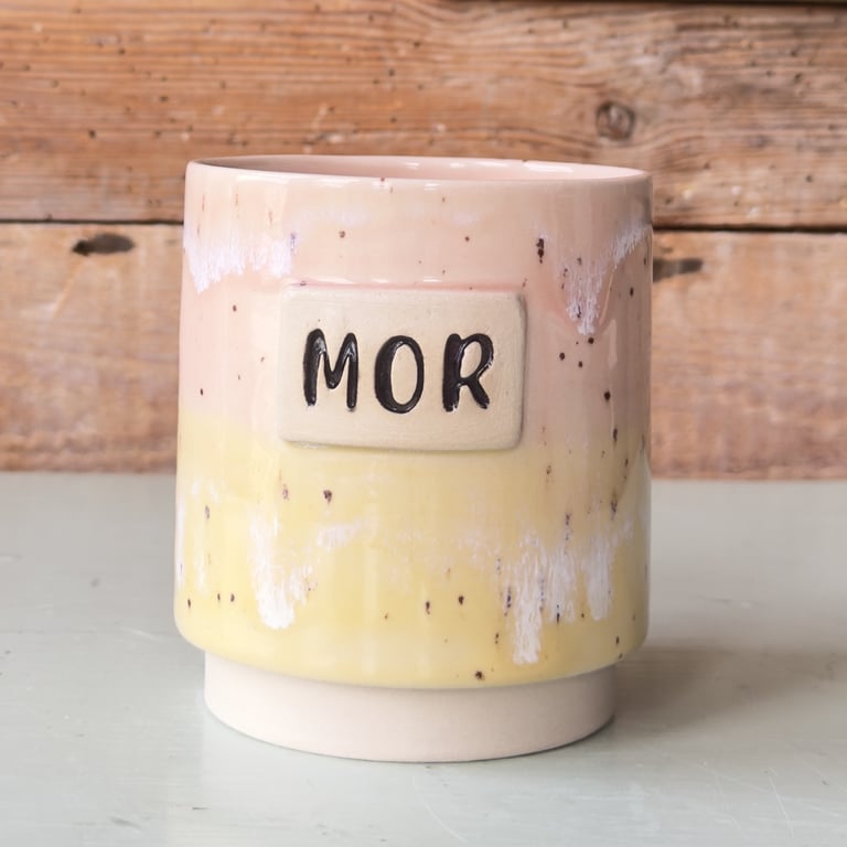 Mor krus i lyserød og gul