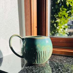 Unika kop i grønne nuancer – produktbillede