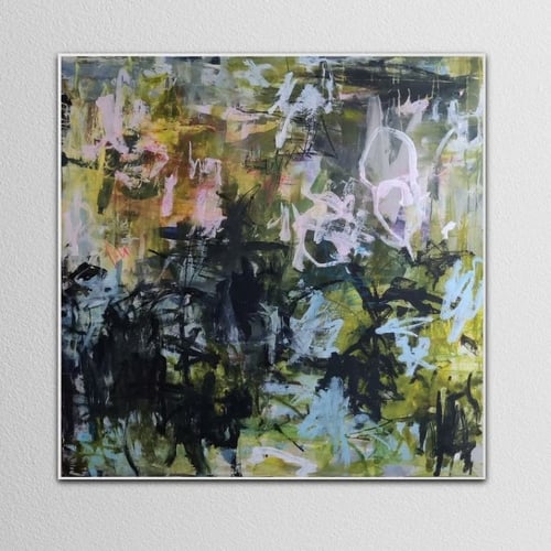 Abstrakt maleri med blanding af grønne, blå, sorte og lyserøde nuancer, der danner et dynamisk og kaotisk mønster. (1)