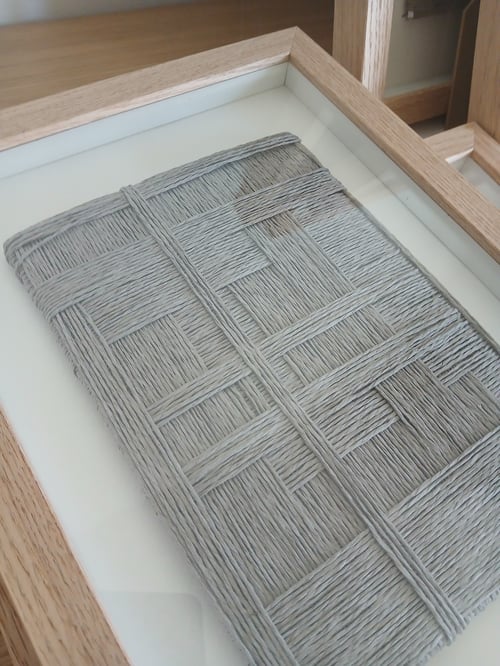 a4, relief papirværk, grå, indrammet  (2)