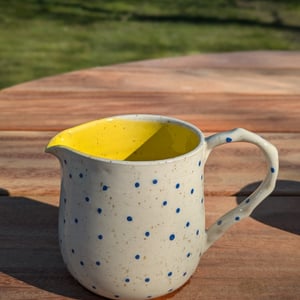 Mælkekande gul med blå prikker  – produktbillede
