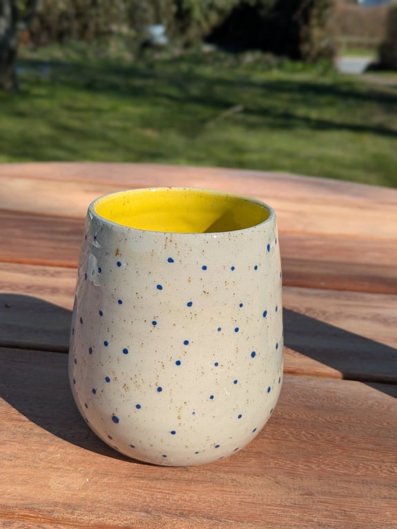 Vase gul med blå prikker 