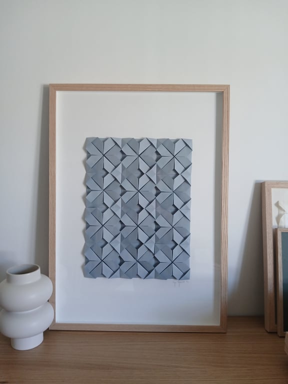 50x70cm, Foldet værk, dueblå, indrammet billede 2
