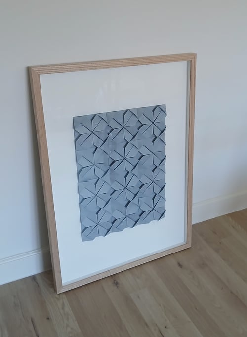 50x70cm, Foldet værk, dueblå, indrammet (3)