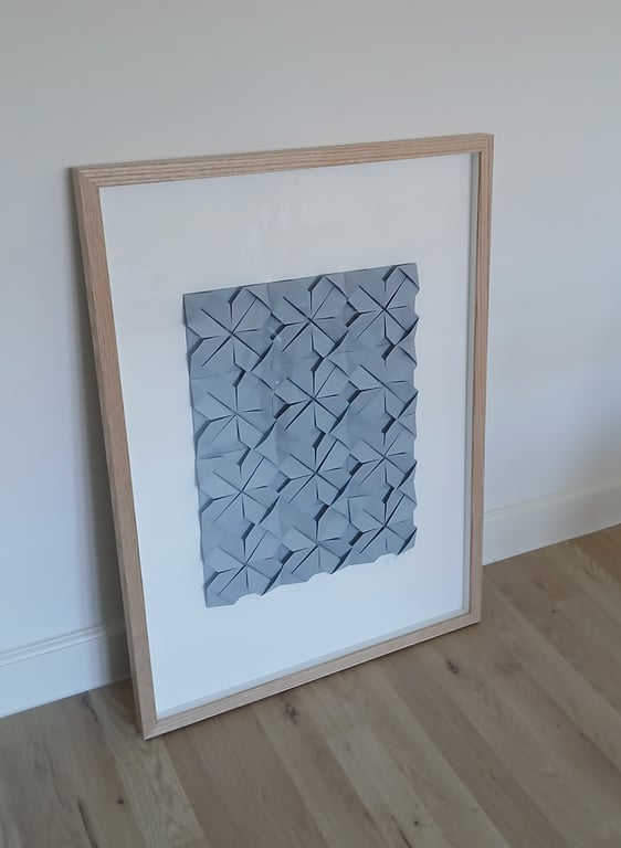 50x70cm, Foldet værk, dueblå, indrammet billede 3