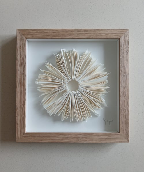 20x20cm, relief, hvid, indrammet 