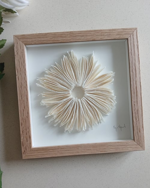 20x20cm, relief, hvid, indrammet 