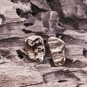 Unika chunky guld ørestikker – produktbillede