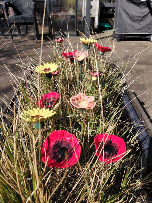 Blomst på stilk rød (2)