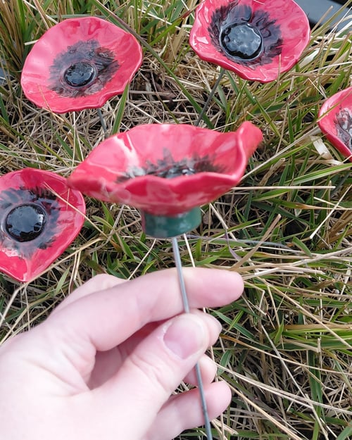 Blomst på stilk rød (3)
