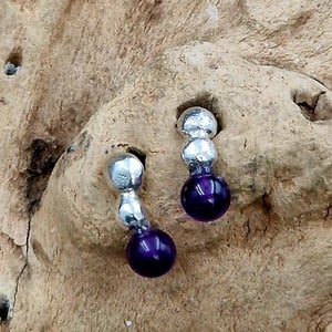 Unika kugle sølv ørestikker m/ Ametyst. – produktbillede