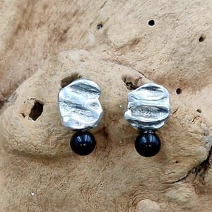 Chunky unika sølv ørestikker m/Onyx – produktbillede