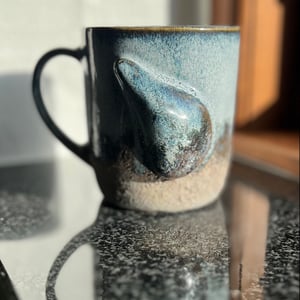 Kop med rå udtryk – produktbillede