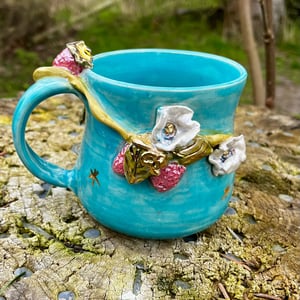 Overflod 1 – håndlavet keramik krus med guld &amp; MOP – produktbillede