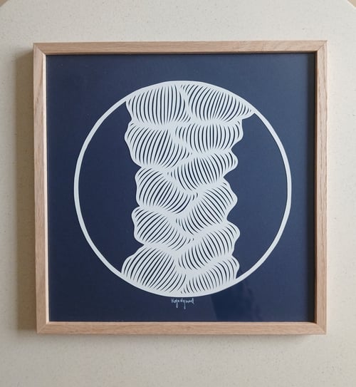 30x30cm.papercut, Marineblå, indrammet 
