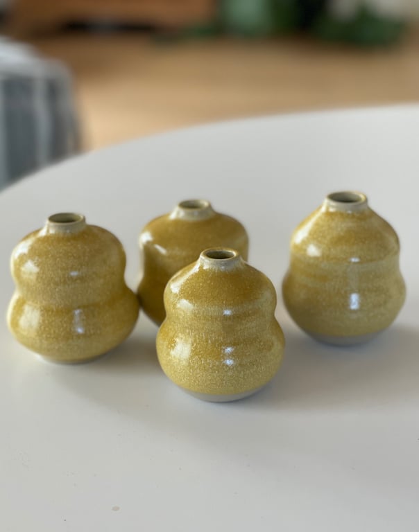 Lille buet vase, hørgul billede 3