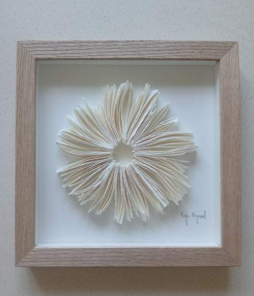 20x20cm, relief, hvid, indrammet 