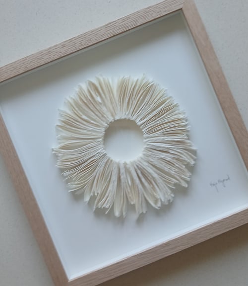 30x30cm, relief, hvid, indrammet  (2)