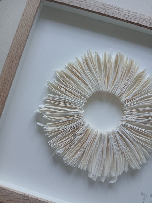 30x30cm, relief, hvid, indrammet  (2)