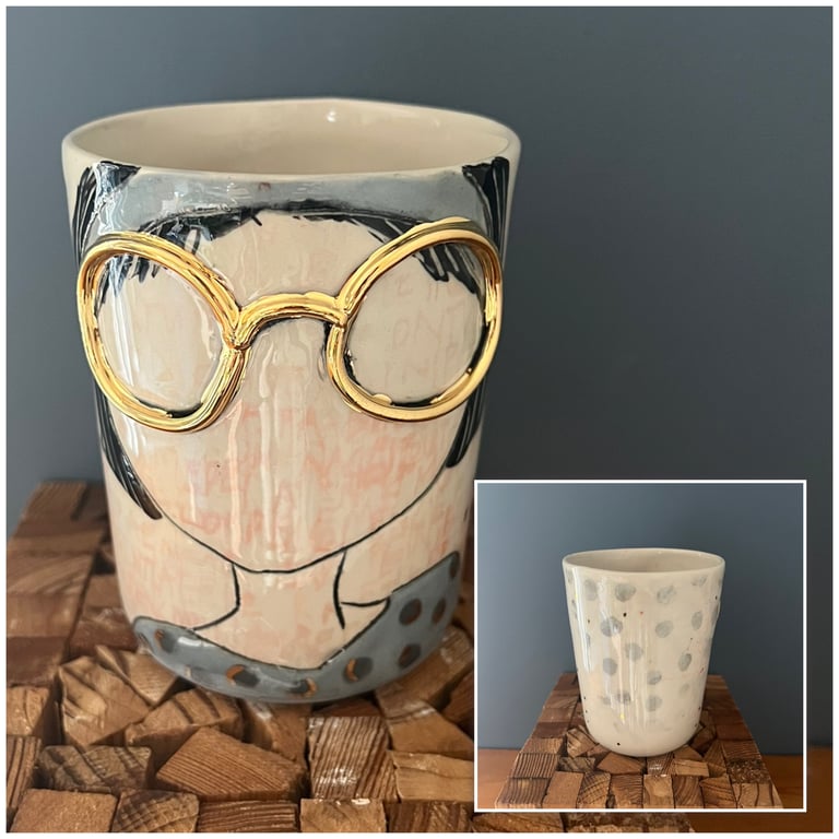 "DEjlige Damer" kop, støbt