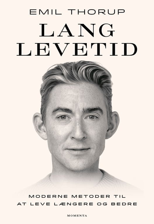 Bogforside med portræt af en mand med kort lyst hår. Teksten lyder: "Emil Thorup Lang Levetid – Moderne metoder til at leve længere og bedre".