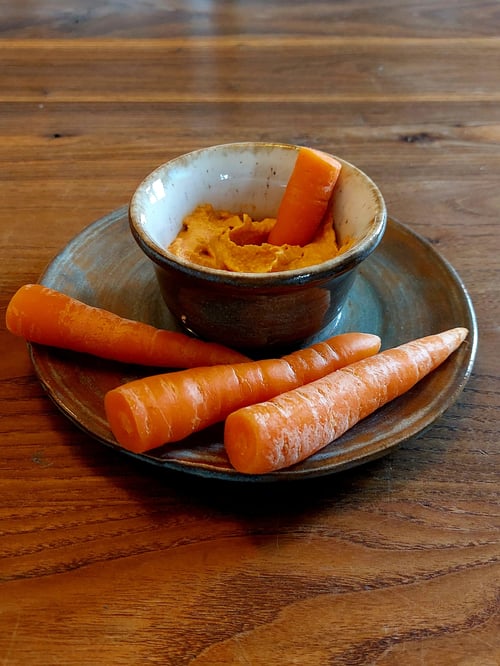 Lille Tapas fad i grøn glasur og hvid m. brune prikker  (2)
