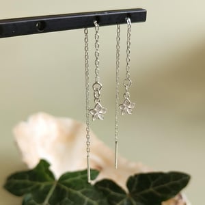 Elfenben blomst øreringe - ørekæder – produktbillede