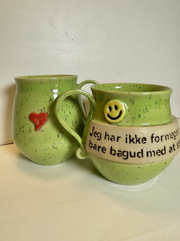 Keramik krus med tekst, Jeg har ikke for meget garn, bare bagud med at strikke billede 2