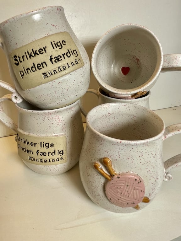 Keramik krus med tekst, Strikker lige pinden færdig.  billede 2