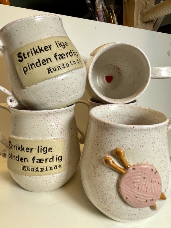 Keramik krus med tekst, Strikker lige pinden færdig.  billede 3