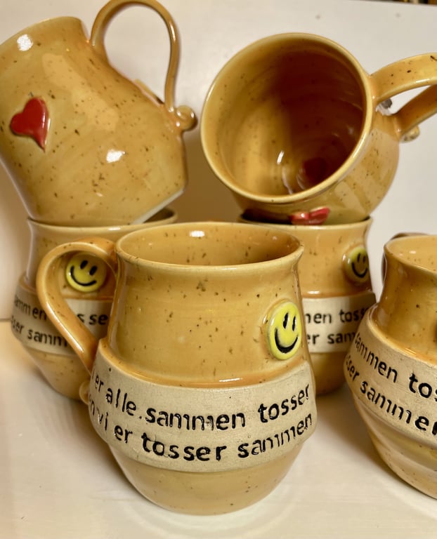 Keramik krus med tekst, Vi er alle sammen tosser, men tosser sammen.  billede 2