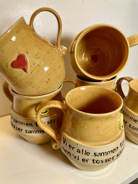 Keramik krus med tekst, Vi er alle sammen tosser, men tosser sammen.  billede 3