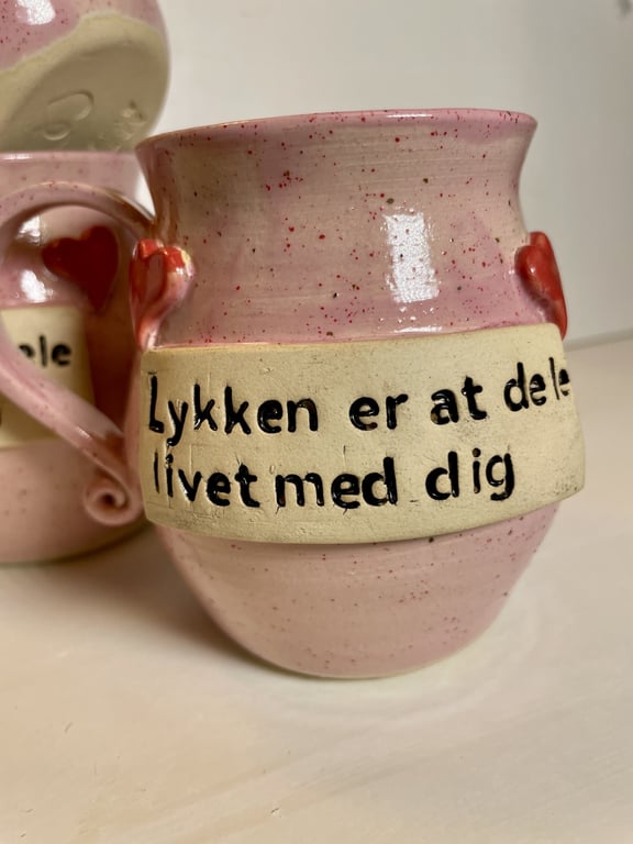 Keramik krus med tekst, Lykken er at dele livet med dig billede 2