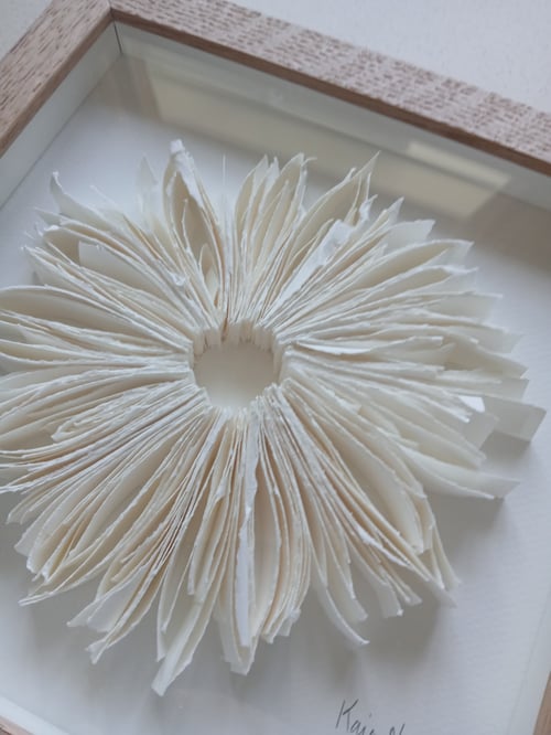 20x20cm, relief, hvid, indrammet  (2)