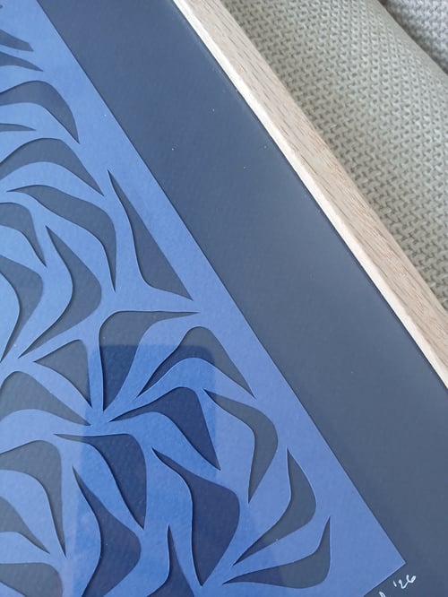 A3, papercut, blå, indrammet  (2)