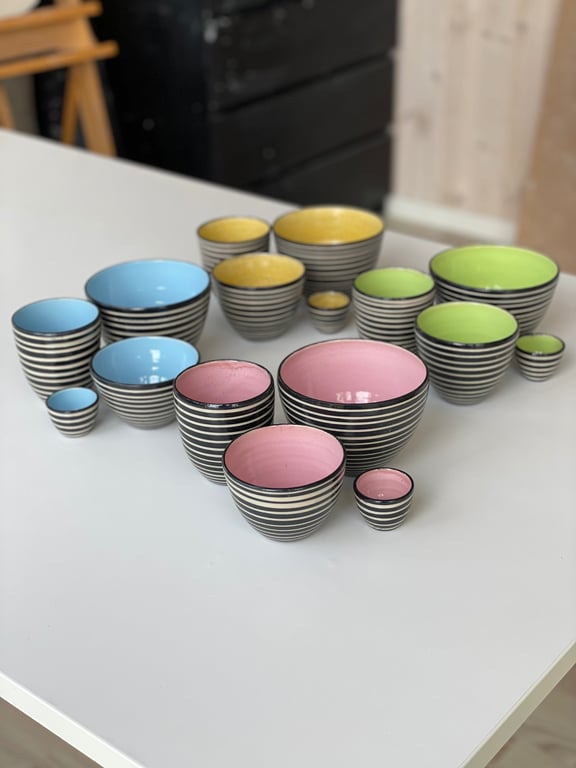 Krus med striber og forskellige farver billede 3