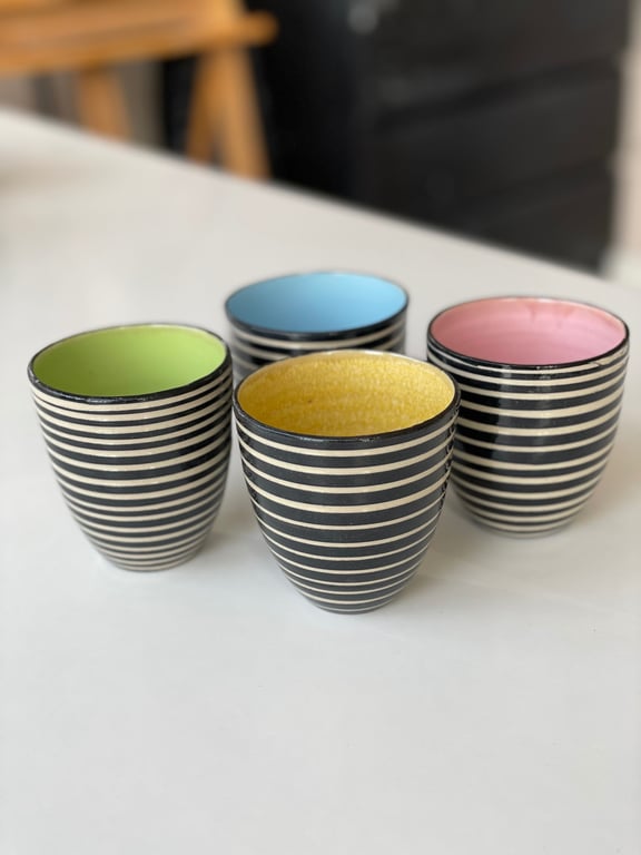 Krus med striber og forskellige farver billede 2