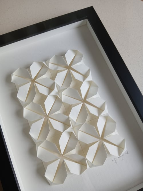 A4, Foldet papirværk, sort indramning (2)