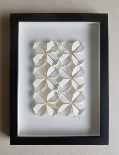 A4, Foldet papirværk, sort indramning (4)