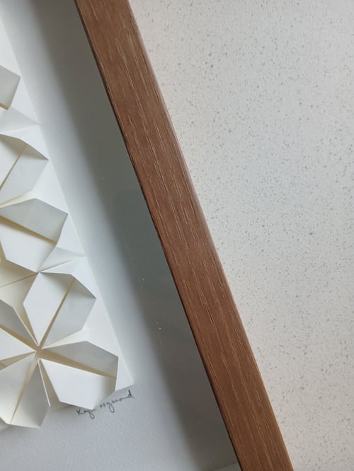 A4, Foldet papirværk,  lys brun indramning (3)