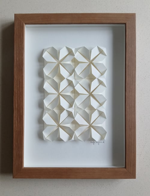 A4, Foldet papirværk,  lys brun indramning (4)