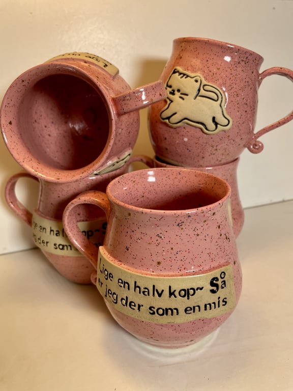 Keramik krus med tekst - Lige en halv kop, så er jeg der som en mis. billede 2