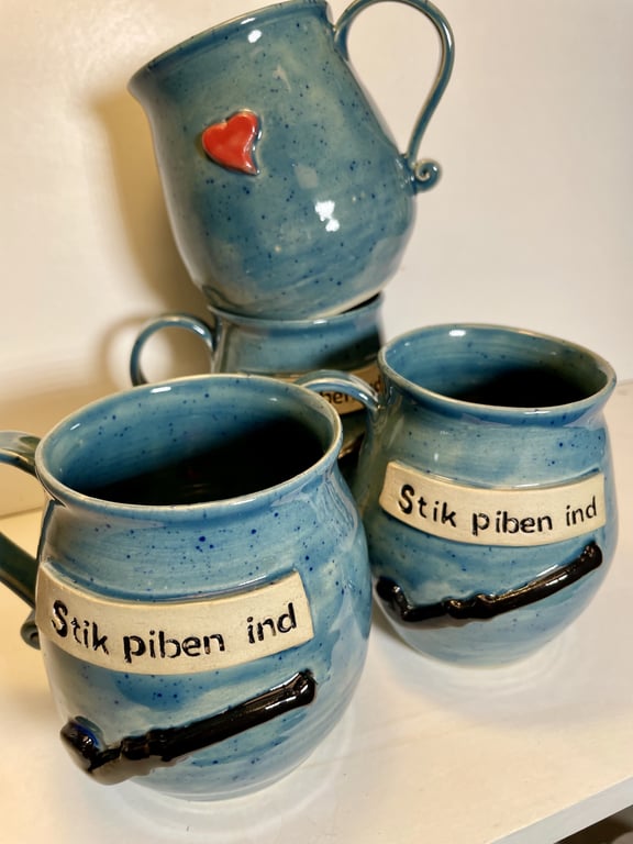 Keramik krus med tekst - Stik piben ind. billede 2
