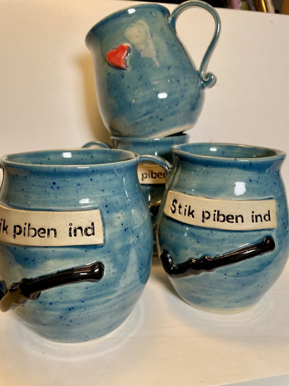 Keramik krus med tekst - Stik piben ind. billede 3