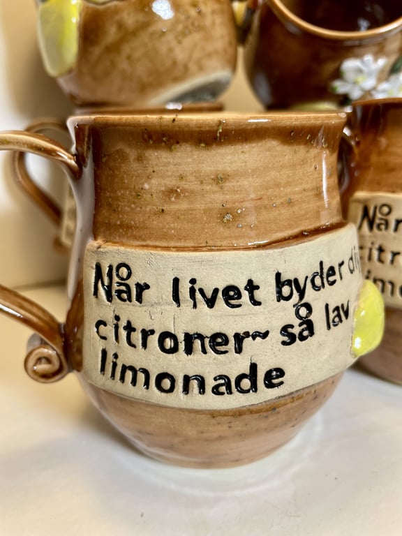 Keramik krus med tekst - Når livet byder dig citroner, så lav limonade billede 2